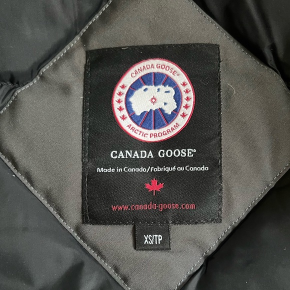 Authentic Canada Goose Women’s Victoria Parka (in Graphite Grey) - Picture 8 of 11